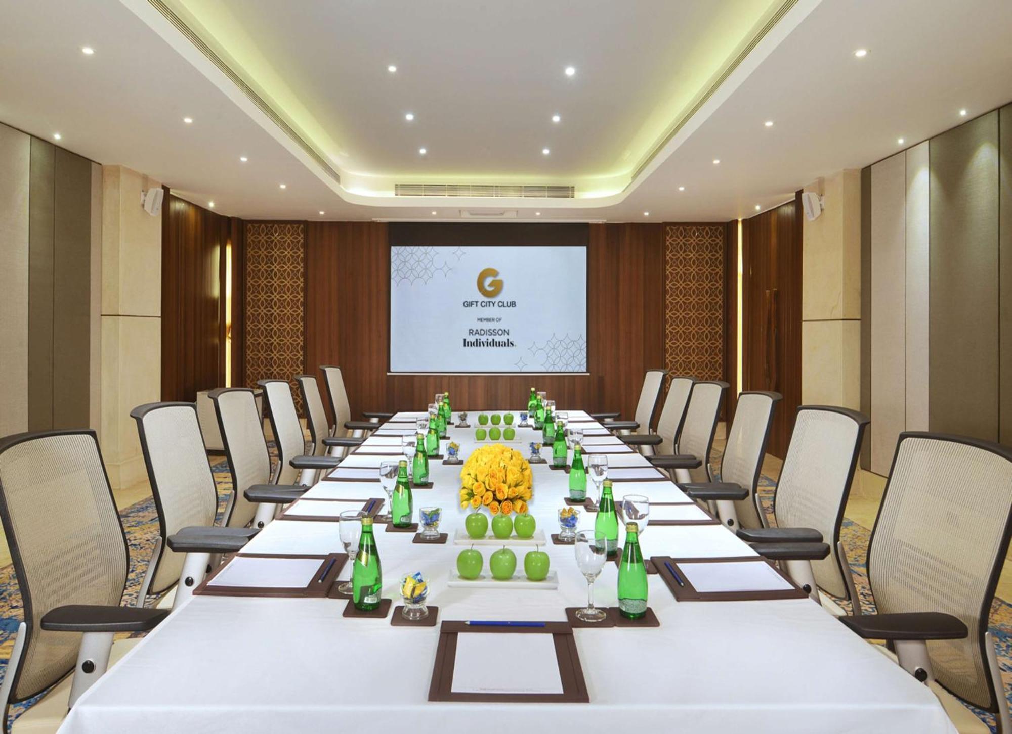 Gift City Club, A Member Of Radisson Individuals Γκαντχιναγκάρ Εξωτερικό φωτογραφία