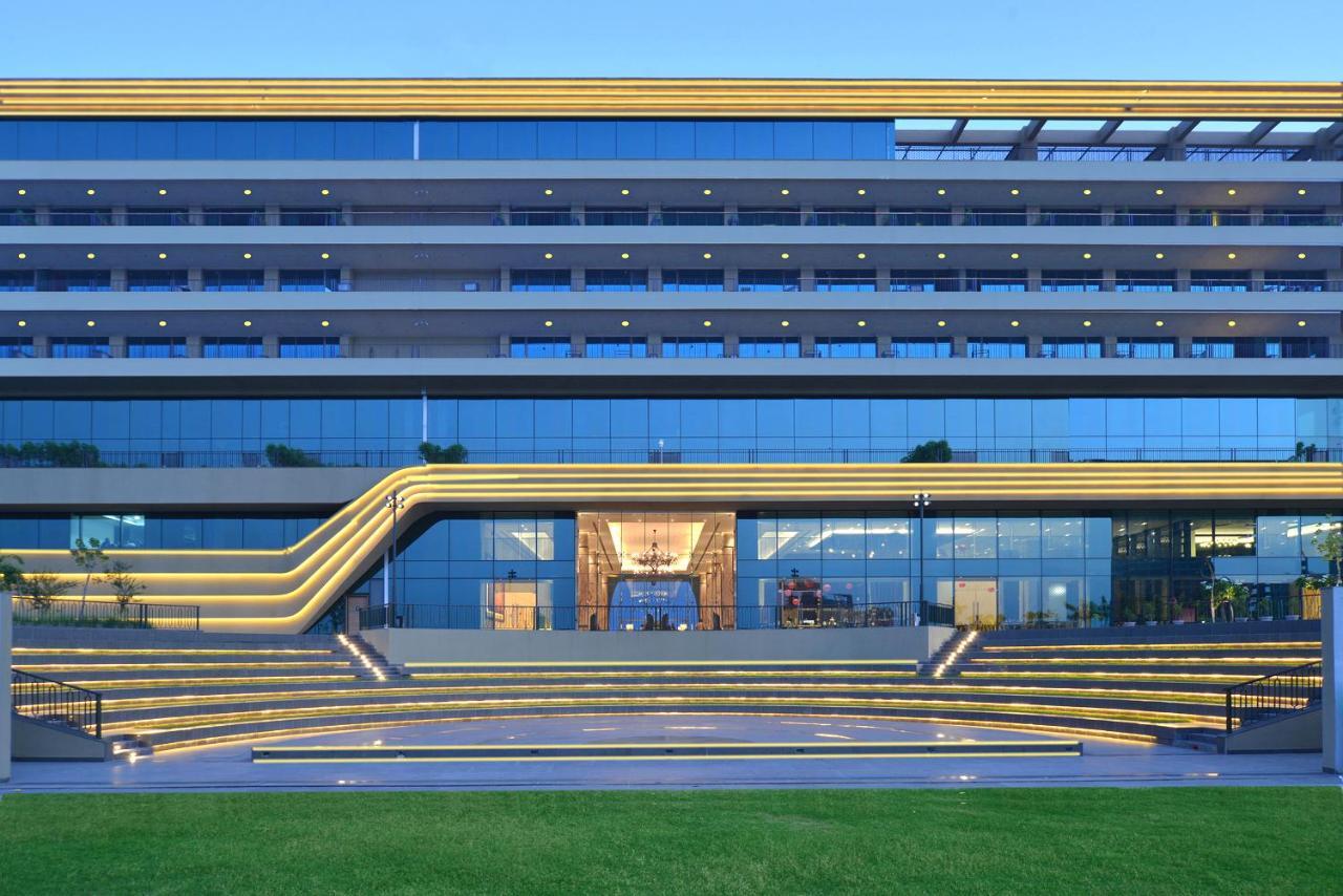 Gift City Club, A Member Of Radisson Individuals Γκαντχιναγκάρ Εξωτερικό φωτογραφία